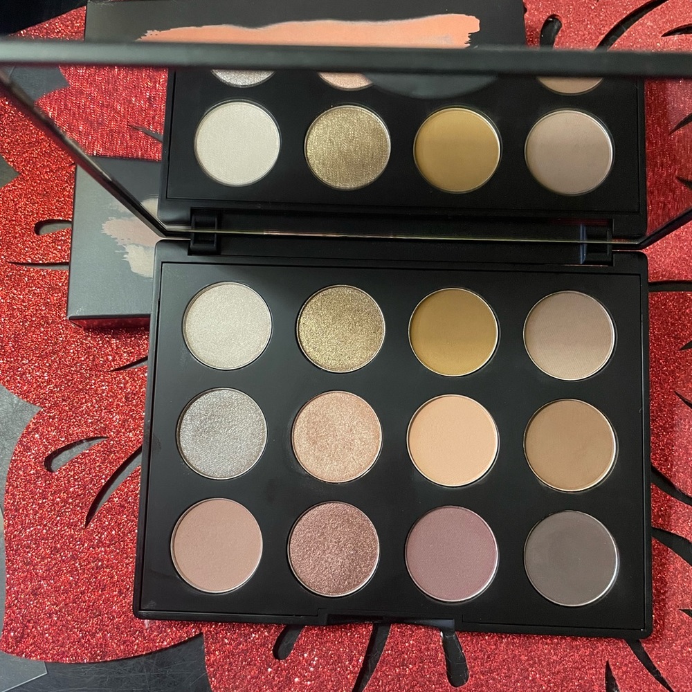MAC Art Library Nude Model
